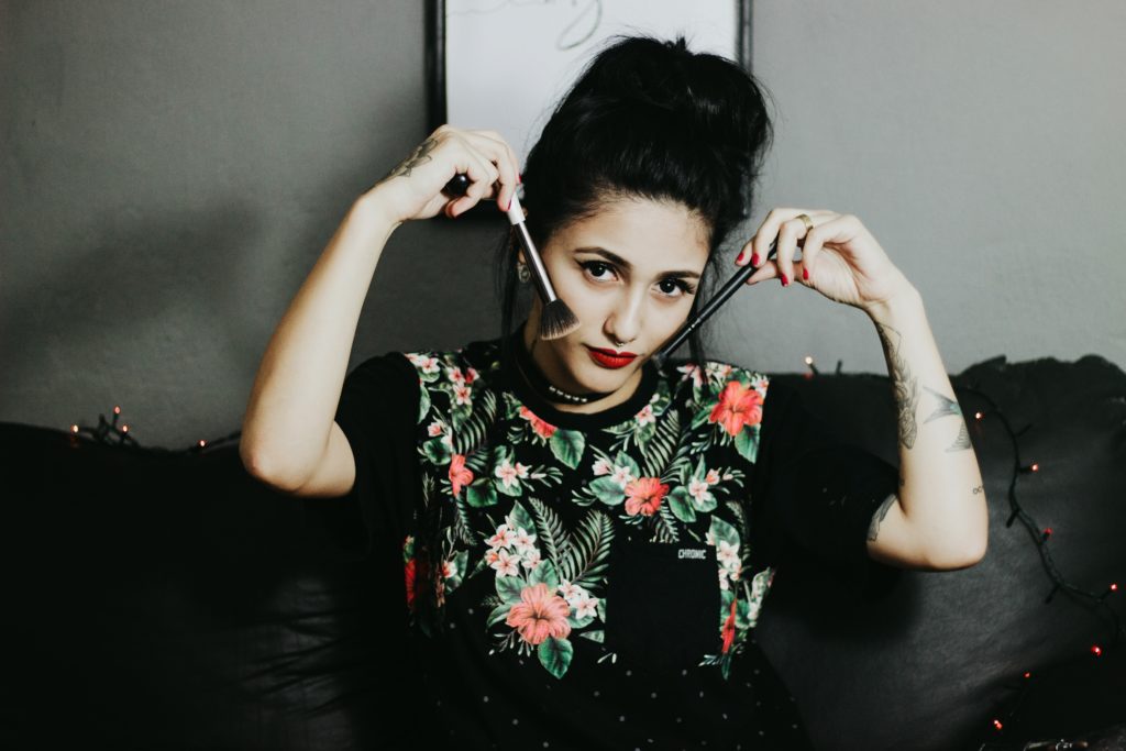 beautiful-woman-cosmetics-couch-2463776